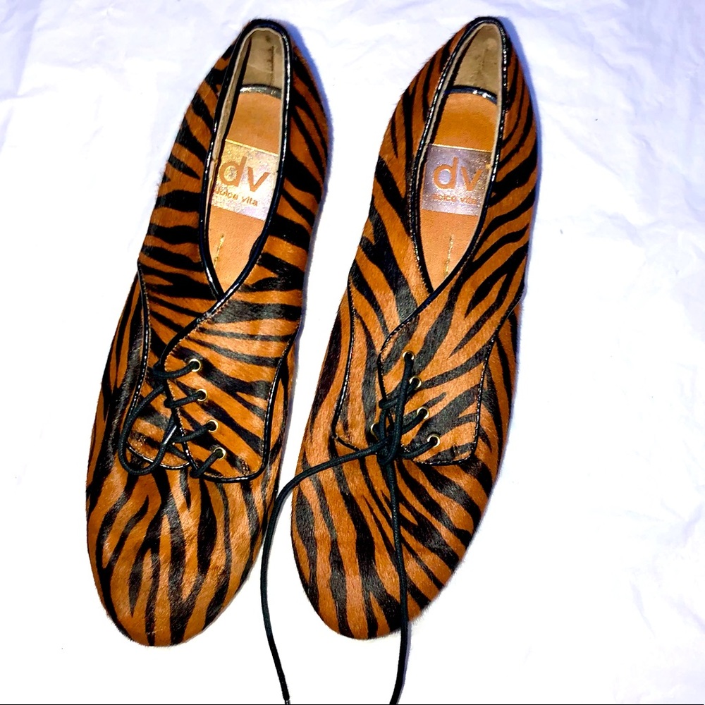American vintage fuzzy tiger Oxford shoes. Women’s size 8.5